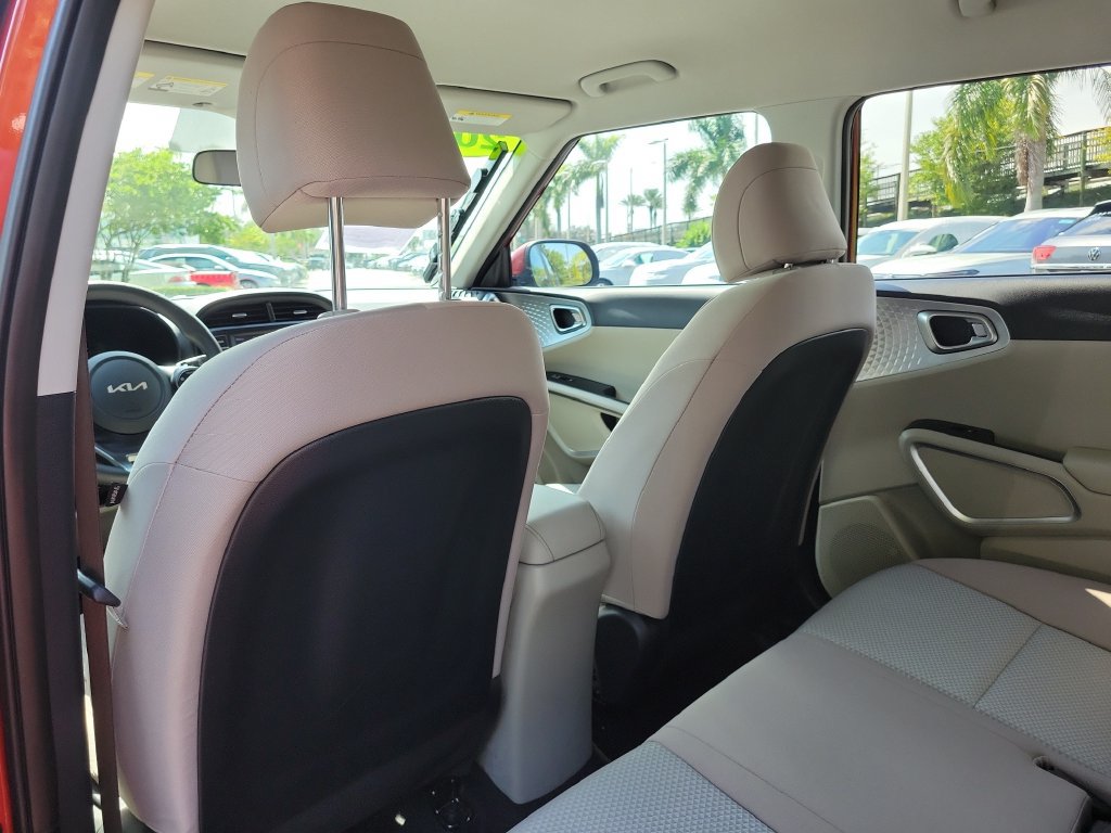 Used 2022 Kia Soul LX FWD image 11