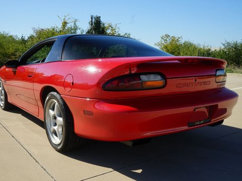 Used 1999 Chevrolet Camaro Z28 w/ Performance Pkg image 9