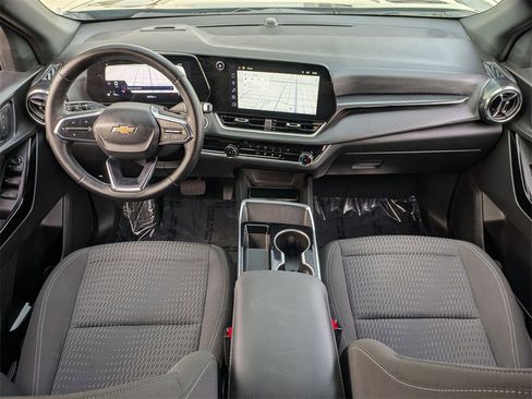 Used 2025 Chevrolet Equinox LT image 25