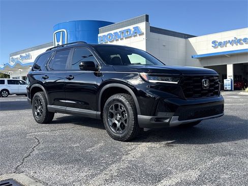 New 2025 Honda Pilot TrailSport image 2