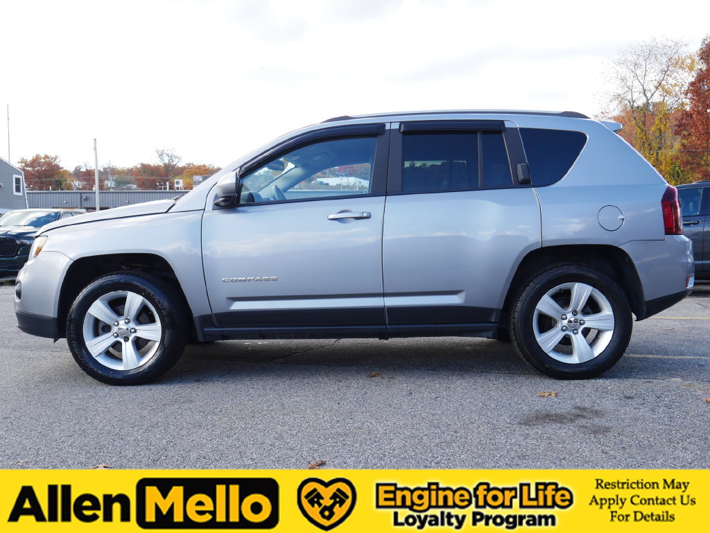 Used 2017 Jeep Compass Latitude AWD/4WD image 3