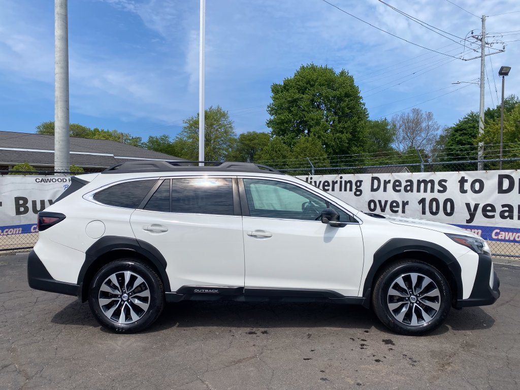 Used 2023 Subaru Outback Limited AWD/4WD image 2