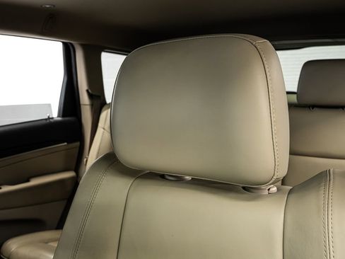 Used 2018 Jeep Grand Cherokee Limited image 36