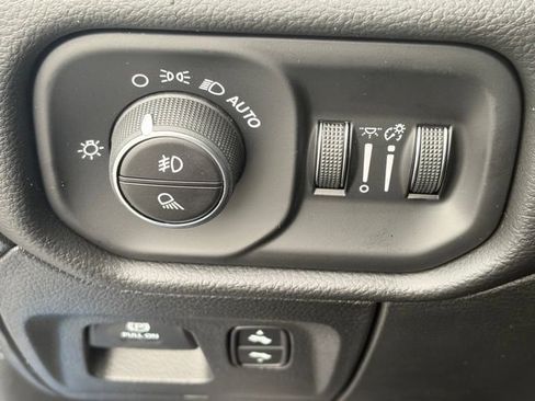New 2026 RAM 1500 4x4 Crew Cab image 25
