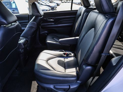 Certified 2024 Toyota Grand Highlander FWD image 7