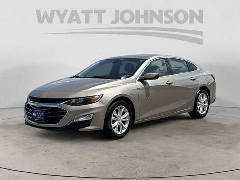 Used 2022 Chevrolet Malibu LT image 2