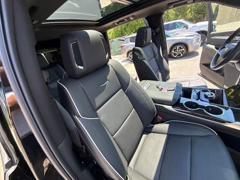 Used 2026 Cadillac Escalade Luxury AWD/4WD image 63