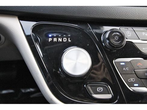 Used 2023 Chrysler Pacifica Touring-L FWD image 29