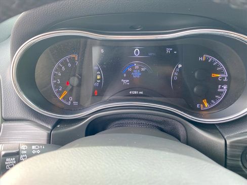 Used 2022 Jeep Grand Cherokee Laredo X image 21