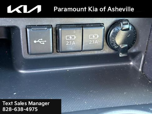 Used 2021 Toyota Highlander XLE image 25