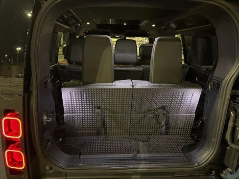 Used 2024 Land Rover Defender 110 X-Dynamic SE image 27