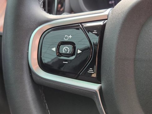 Certified 2024 Volvo XC60 B5 Plus AWD/4WD image 29