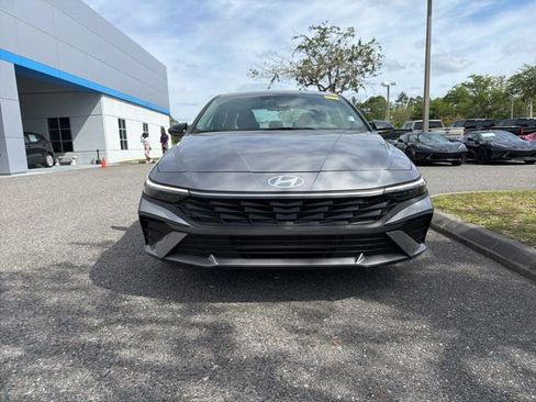 Used 2025 Hyundai Elantra Sport image 2
