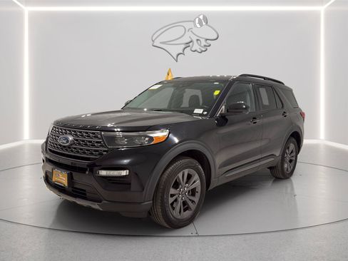 Used 2022 Ford Explorer XLT w/ Equipment Group 202A AWD/4WD image 1