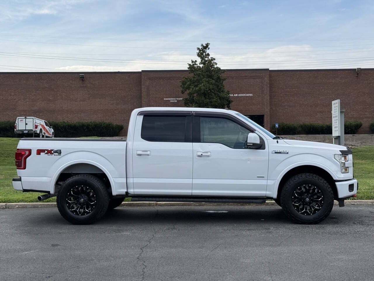 Used 2016 Ford F150 Lariat w/ Equipment Group 502A Luxury AWD/4WD image 5