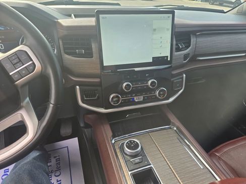 Used 2023 Ford Expedition Limited image 10