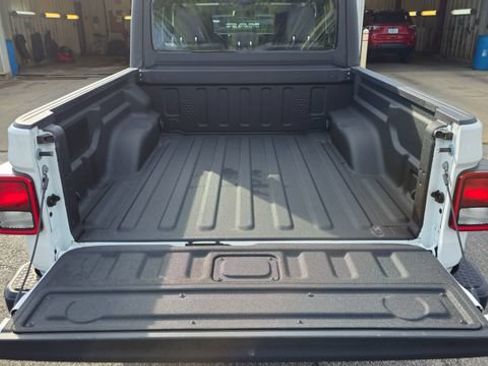 Used 2026 Jeep Gladiator Sport AWD/4WD image 21