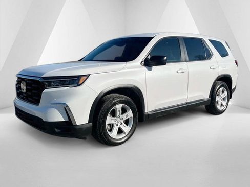 Used 2023 Honda Pilot LX image 3