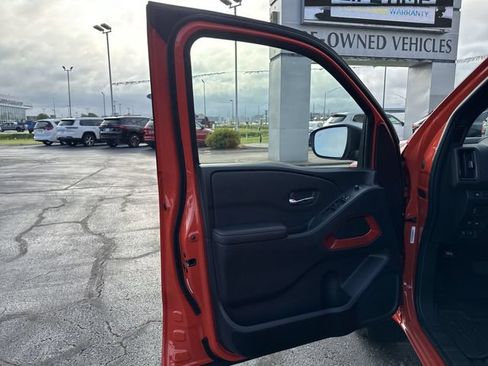 Used 2025 Nissan Frontier PRO-4X w/ Interior Protection Package AWD/4WD image 9