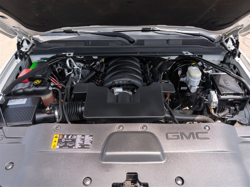 Used 2020 GMC Yukon XL SLT w/ Premium Edition AWD/4WD image 14
