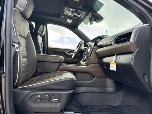 Used 2026 GMC Yukon Denali Ultimate w/ LPO, Floor Liner Package image 35