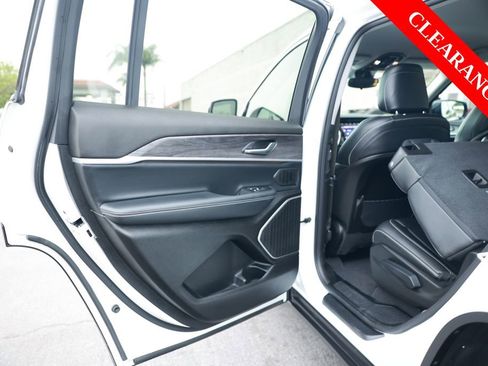 Used 2022 Jeep Grand Cherokee L Limited AWD/4WD image 34