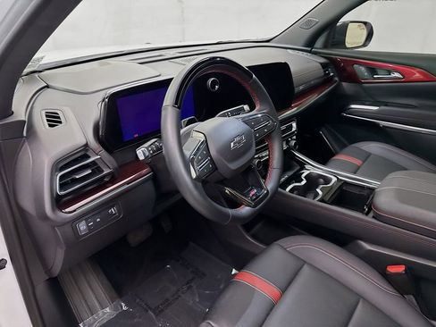 Used 2024 Chevrolet Traverse RS FWD image 11