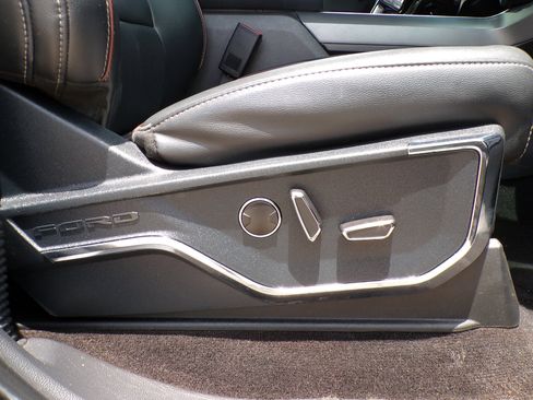 Used 2021 Ford F150 Lariat image 19