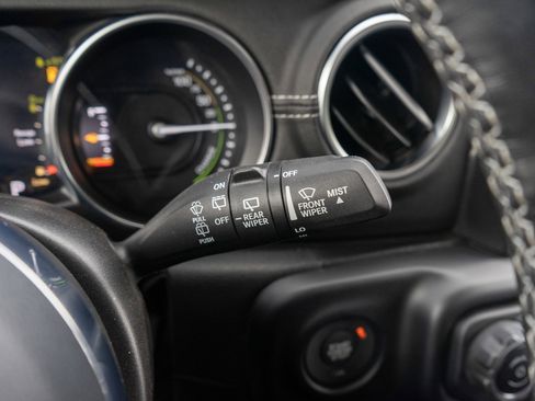 Used 2023 Jeep Wrangler Unlimited Sahara w/ Cold Weather Group AWD/4WD image 27