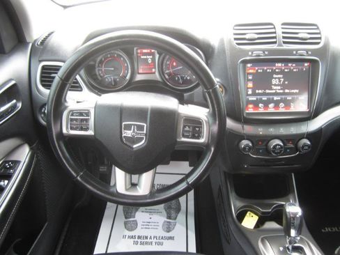 Used 2017 Dodge Journey Crossroad FWD image 9