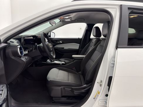 Used 2026 Chevrolet Trax LT w/ Driver Confidence Package FWD image 5