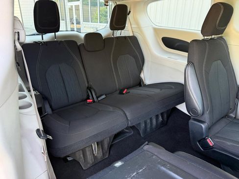 Used 2022 Chrysler Voyager LX FWD image 35