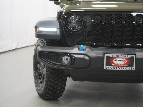 Certified 2023 Jeep Wrangler Unlimited w/ Sun & Screen Package AWD/4WD image 6