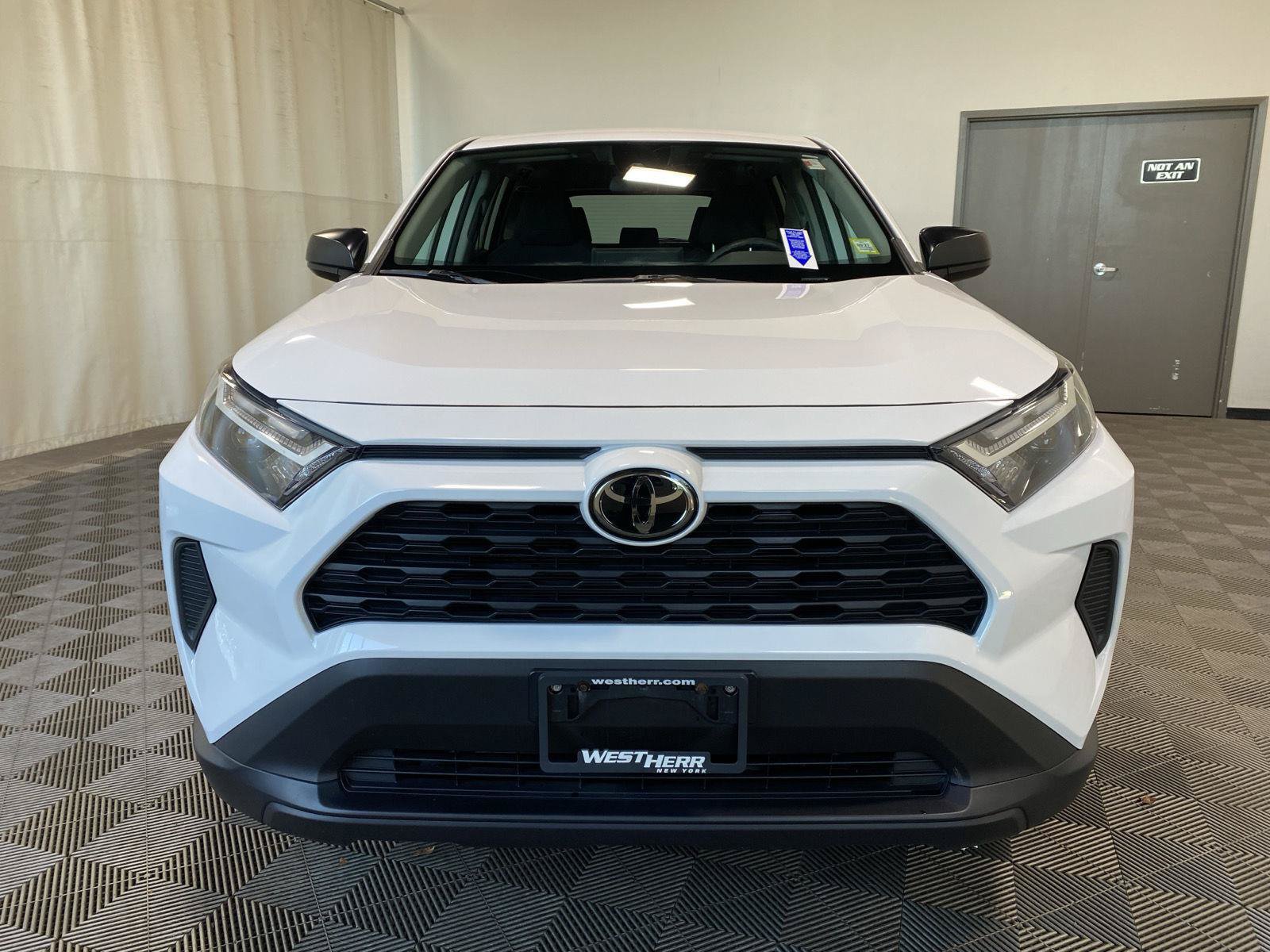 Certified 2025 Toyota RAV4 LE AWD/4WD image 4