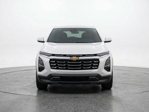 Used 2025 Chevrolet Equinox LT image 2