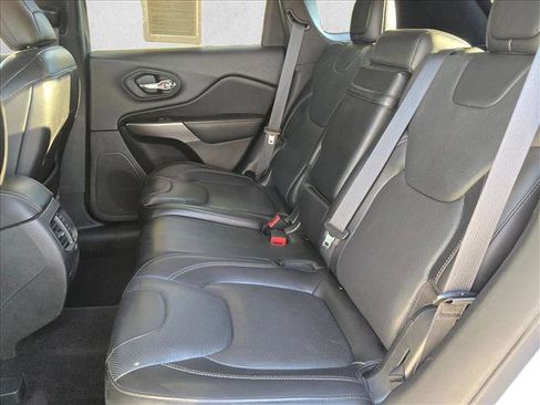 Used 2019 Jeep Cherokee Overland w/ Technology Group image 20