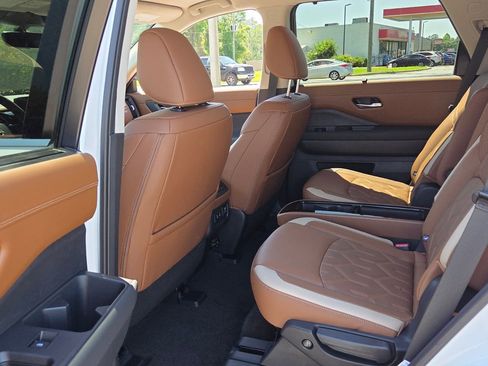 New 2026 Nissan Pathfinder Platinum FWD image 5
