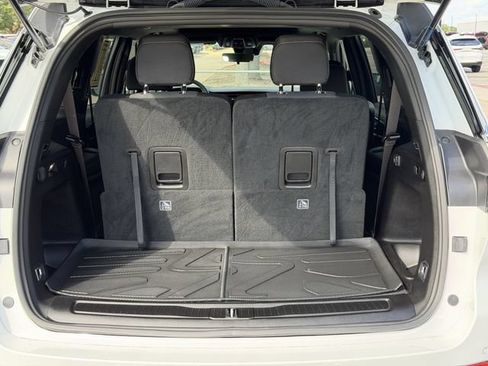 Used 2025 Jeep Grand Cherokee L Laredo RWD image 27