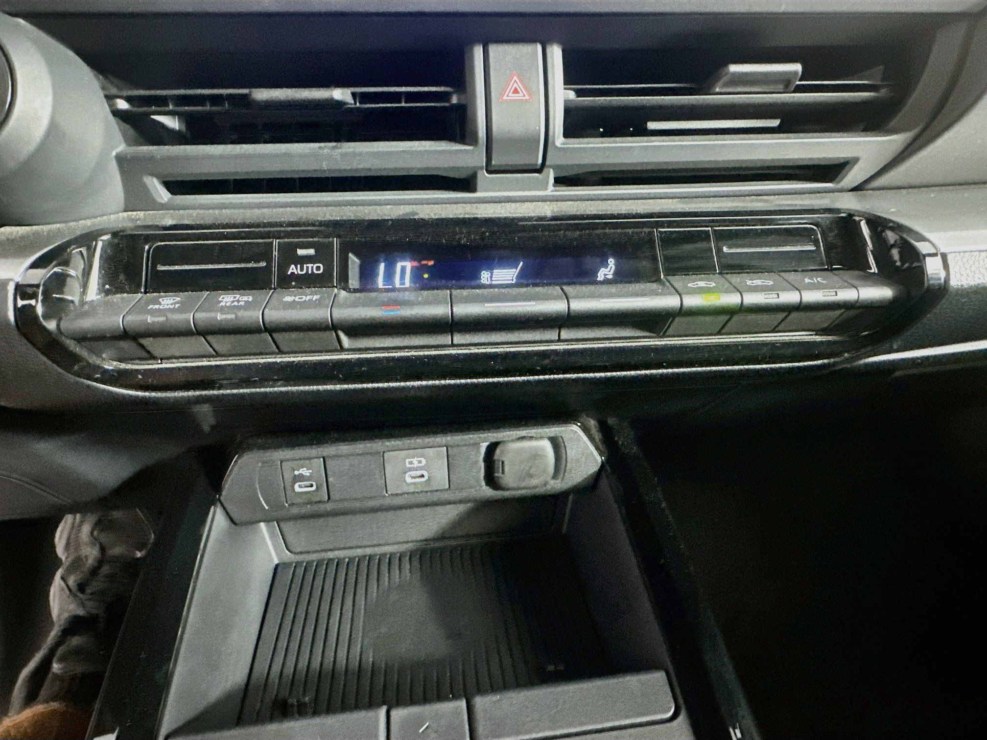 Used 2025 Toyota Prius LE FWD image 23