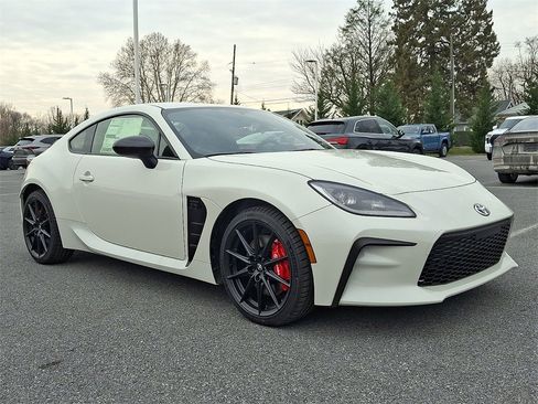 New 2025 Toyota GR86 Premium image 3