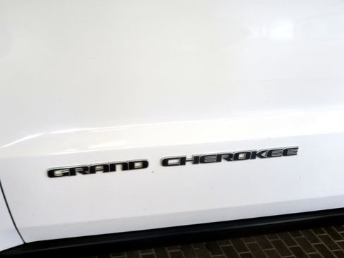 Used 2017 Jeep Grand Cherokee Laredo image 70