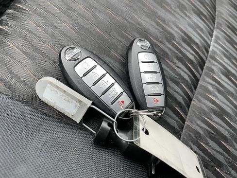 Used 2018 Nissan Rogue SV image 33