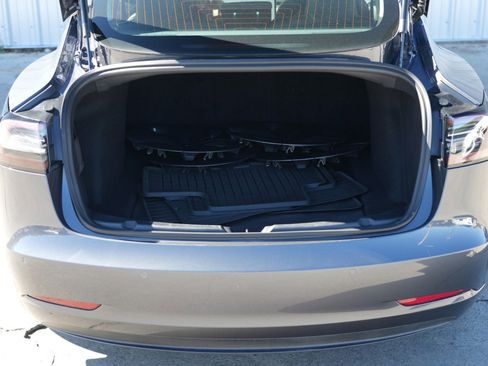 Used 2020 Tesla Model 3 Standard Range Plus image 9