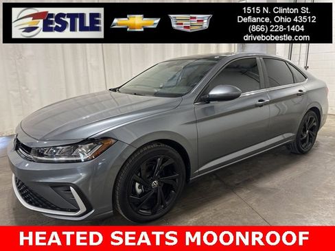 Used 2025 Volkswagen Jetta SE w/ Sunroof Package image 1