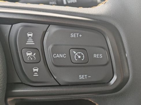 Used 2024 Jeep Gladiator Sport image 21