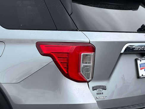 Used 2023 Ford Explorer XLT w/ Equipment Group 202A image 8