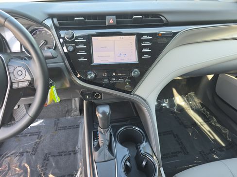 Used 2019 Toyota Camry SE FWD image 20