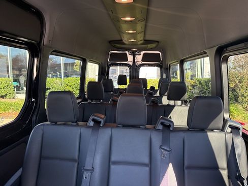 Used 2024 Mercedes-Benz Sprinter 2500 image 10