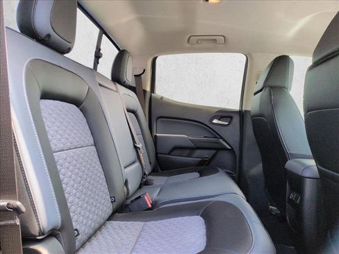 Used 2022 Chevrolet Colorado Z71 AWD/4WD image 18