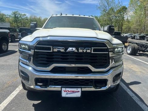 New 2026 RAM 5500 Tradesman w/ Chrome Appearance Group AWD/4WD image 9